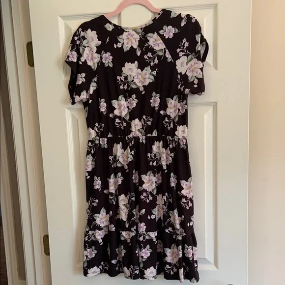 No Boundaries Purple and White Floral dress.
Runs small. - Picture 5 of 6